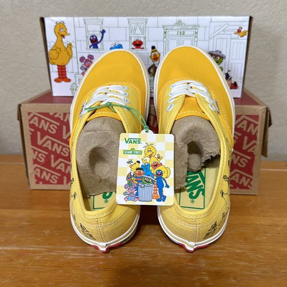 Vans Authentic Sesame Street Yellow women’s size 6 or men’s size 4.5 - Picture 8 of 10